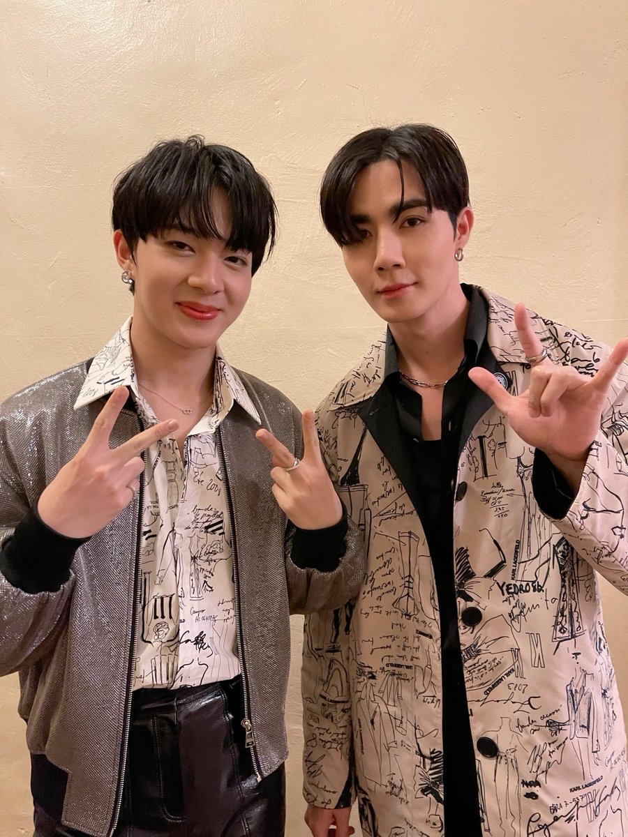DomundiTV's tweet photo. “ซี” @zee_pruk และ “นุนิว“ @CwrNew พร้อมเจอกับทุกคนแล้วใน ZEENUNEW 1st JOURNEY IN LOS ANGELES✨

Zee and NuNew are now ready to meet everyone at  ZEENUNEW 1st JOURNEY IN LOS ANGELES 🥰

#ZeeNunew1stJourneyinLA https://t.co/laLgIX5sc8