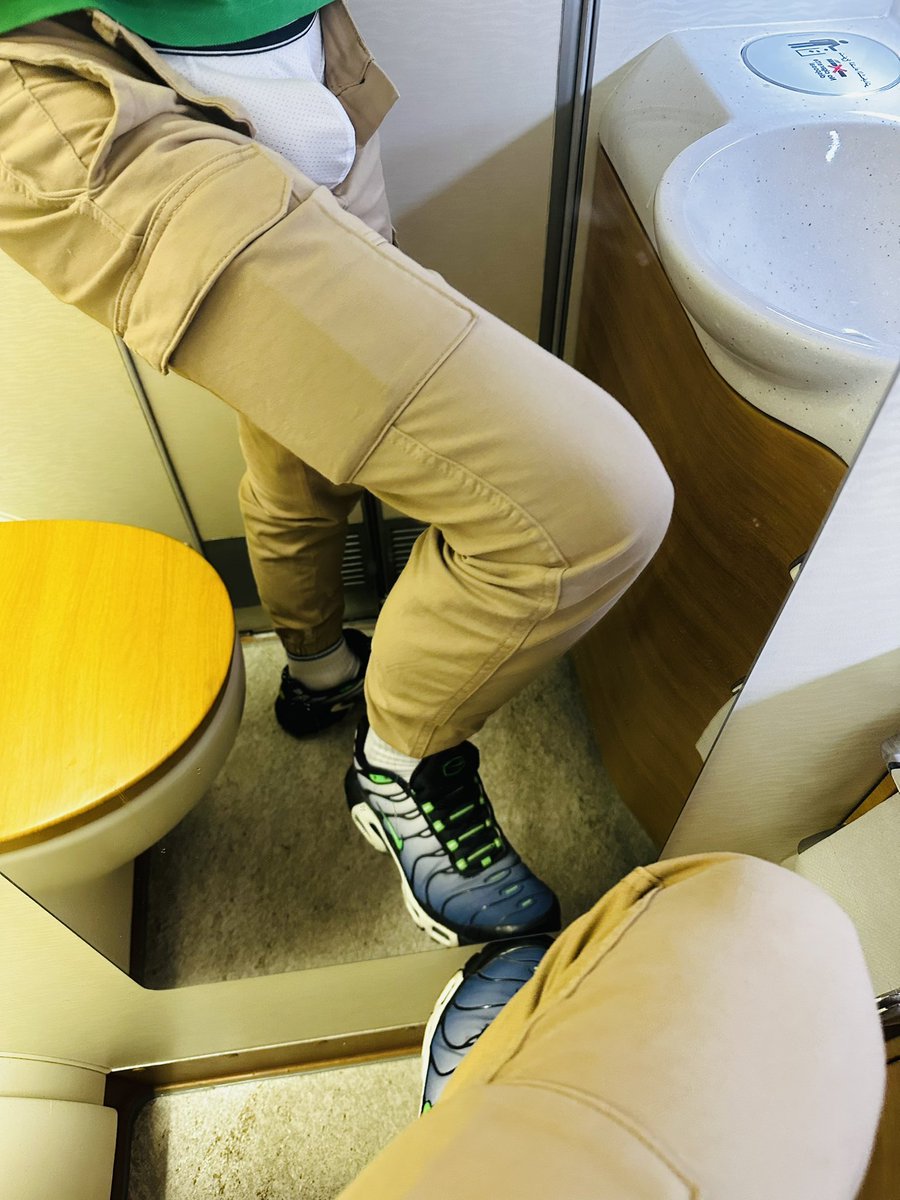 La 🌡️ ds cet A380 devient 🔥mon voisin de siège n’arrête pas de m’effleurer la cuisse et mater mes cho7  jlui fais comprendre viens aux chiottes du fond …. RT à fond si tu veux (sa)voir la suite 😈😈 <a href="/Secteurx_Paris/">SECTEURX PARIS 🔞🐽💦🔥🏳️‍🌈</a> <a href="/FrenchiesCocks/">🍆 Frenchies Cocks</a> <a href="/Maxscommunity/">SITE OFFICIEL DE MAX'S COMMUNITY🇨🇵🇪🇬🇱🇧🇹🇷</a>  #teambigcock @lefrencharmant