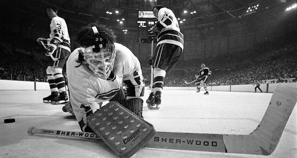GeofferyKehrig's tweet photo. RIP Dunc Wilson / Former #Canucks Player
Photo Ralph Bower / Vancouver Sun
~
Fave vintage @Canucks image with #DuncWilson.
Had his 1976-77 @penguins hockey card and Dunc notched 5 shutouts that season. https://t.co/kVTWs3sfU1