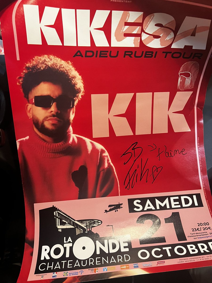 <a href="/KikesaOff/">KIK</a> Merci <a href="/KikesaOff/">KIK</a> pour ce concert de FOU, j’ai jamais senti une communion si forte avec un artiste, j’espère qu’on t’as pas rendu ouf en hurlant et en relançant des refrains ! 
Merci pour la danse privée 🥰
JB et VAL 
#morgane
