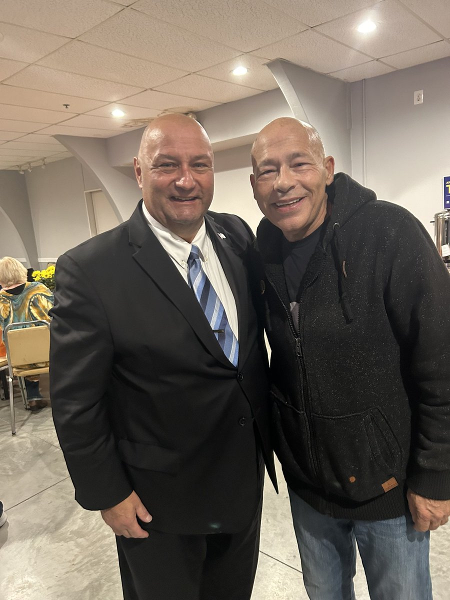 So I’m at Jeff Turco’s time at the Beachmont VFW when I get a bear hug. Thinking it was Rose Lee Vincent, I was surprised to see Billy Tauro! Billy’s predicting a big win this time, #somerpoli! #mapoli!