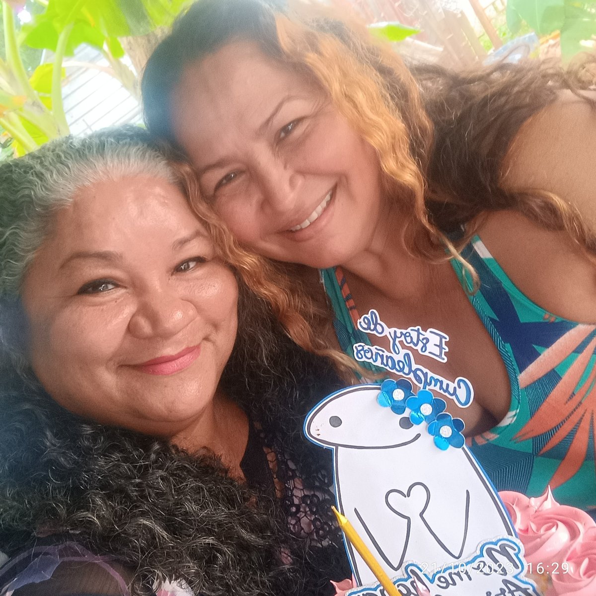 El fosforito de cumpleaños .... 
Dios te bendiga 🥳🎂💐👣👣👣❤️🎉🔥💃💃🍷🍷🍾 te amo hermana