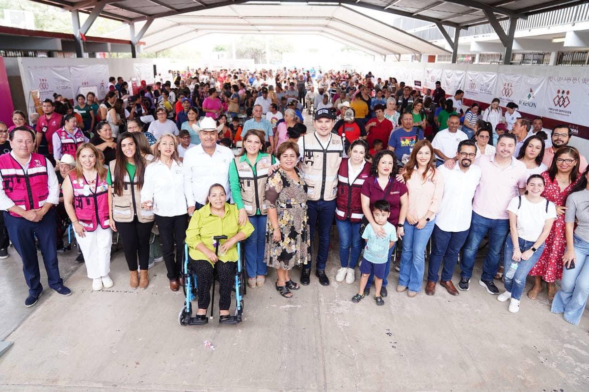 LoreniaValles_'s tweet photo. También llegamos a la colonia Nuevo Hermosillo con la “Feria de Servicios por la Transformación” de @gobiernosonora. Llevamos los programas, trámites y servicios sociales de @DIFSonora directamente a las colonias; solo así es posible garantizar el acceso de la gente al bienestar. https://t.co/XTeICpwjcU