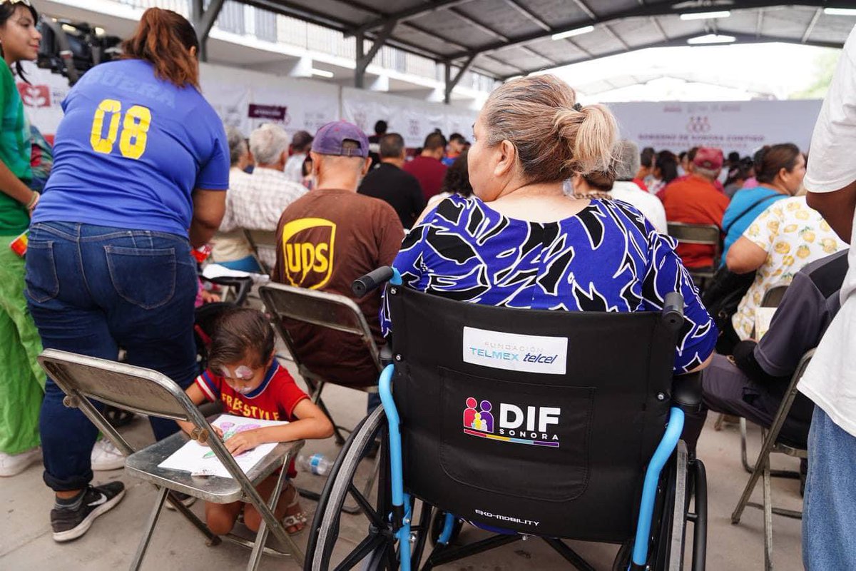 LoreniaValles_'s tweet photo. También llegamos a la colonia Nuevo Hermosillo con la “Feria de Servicios por la Transformación” de @gobiernosonora. Llevamos los programas, trámites y servicios sociales de @DIFSonora directamente a las colonias; solo así es posible garantizar el acceso de la gente al bienestar. https://t.co/XTeICpwjcU