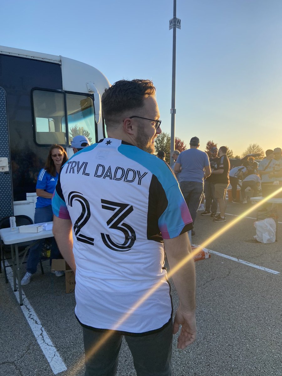 Tonns7's tweet photo. Travel daddy in action @loonstravel #loonsoverkc https://t.co/0t0aKKyLVZ