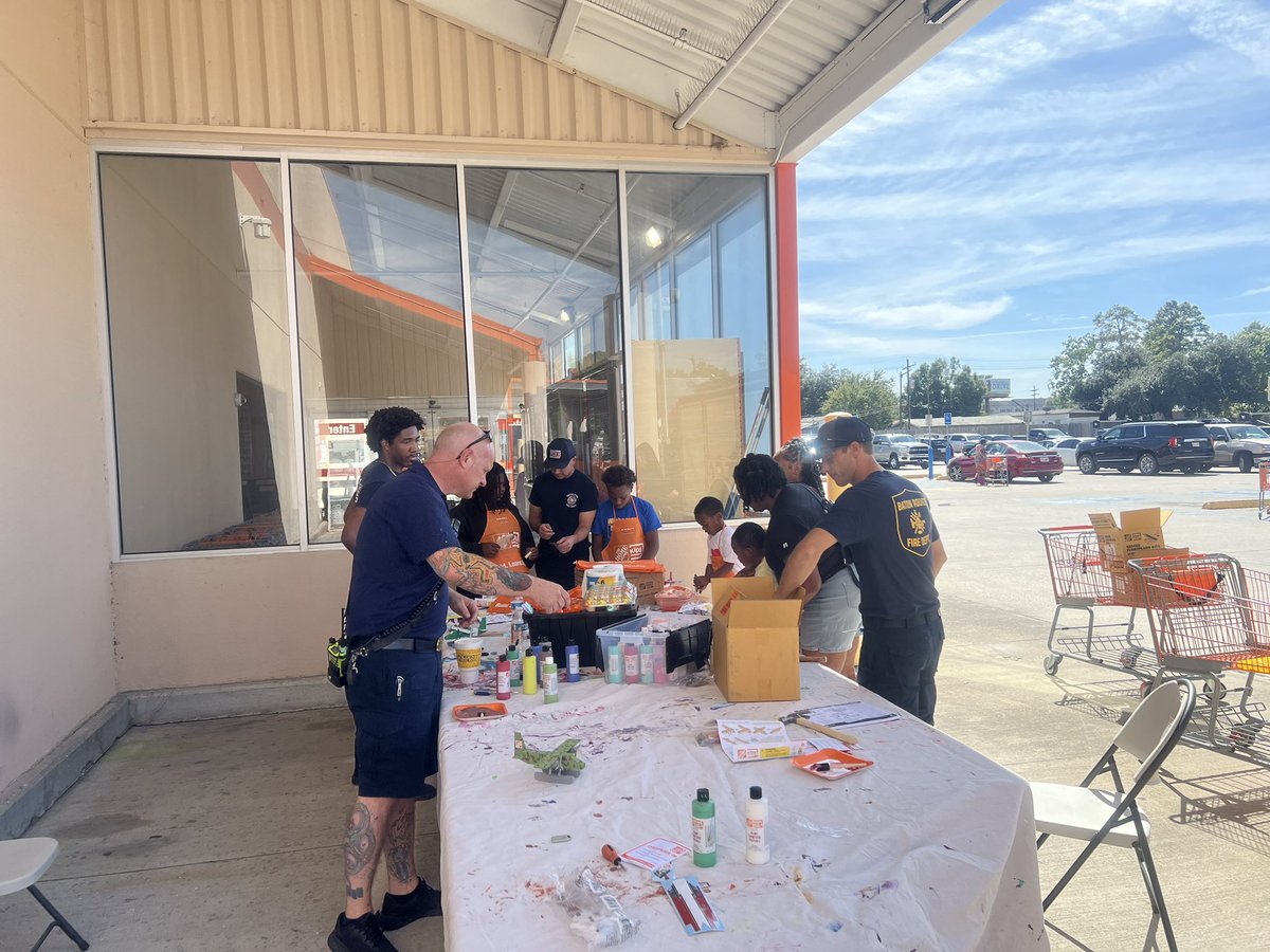 Fire Safety Awareness Month Airline Home Depot!! #0367firesafetyevent <a href="/hayes_jamar/">Jamar hayes</a> <a href="/jxh076/">james hickingbottom</a> <a href="/MistyUsher8/">Misty Usher</a> @IaiasVitalJr <a href="/Carolyn_THD/">Carolyn Jackson</a>