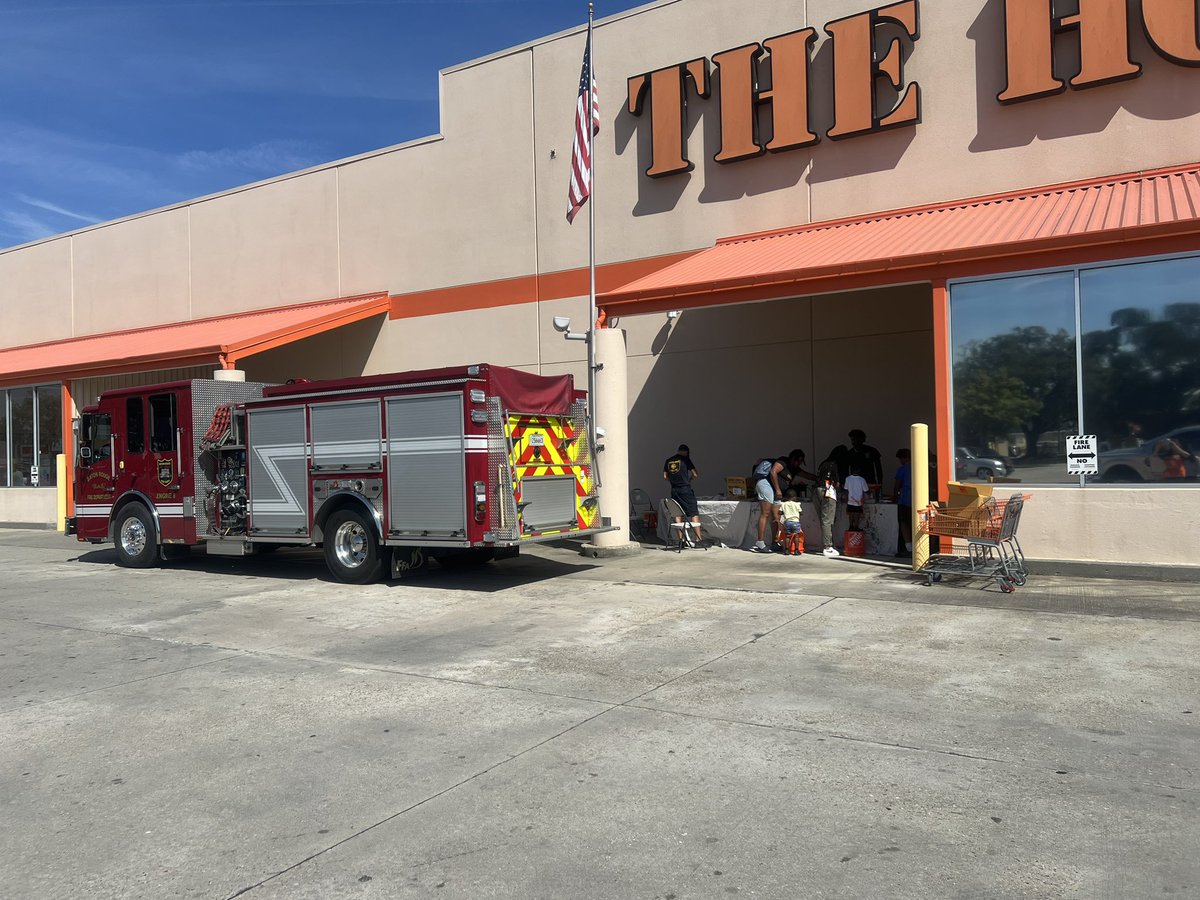TorieJ_HD's tweet photo. Fire Safety Awareness Month Airline Home Depot!! #0367firesafetyevent @hayes_jamar @jxh076 @MistyUsher8 @IaiasVitalJr @Carolyn_THD https://t.co/zlmmnVIfiu