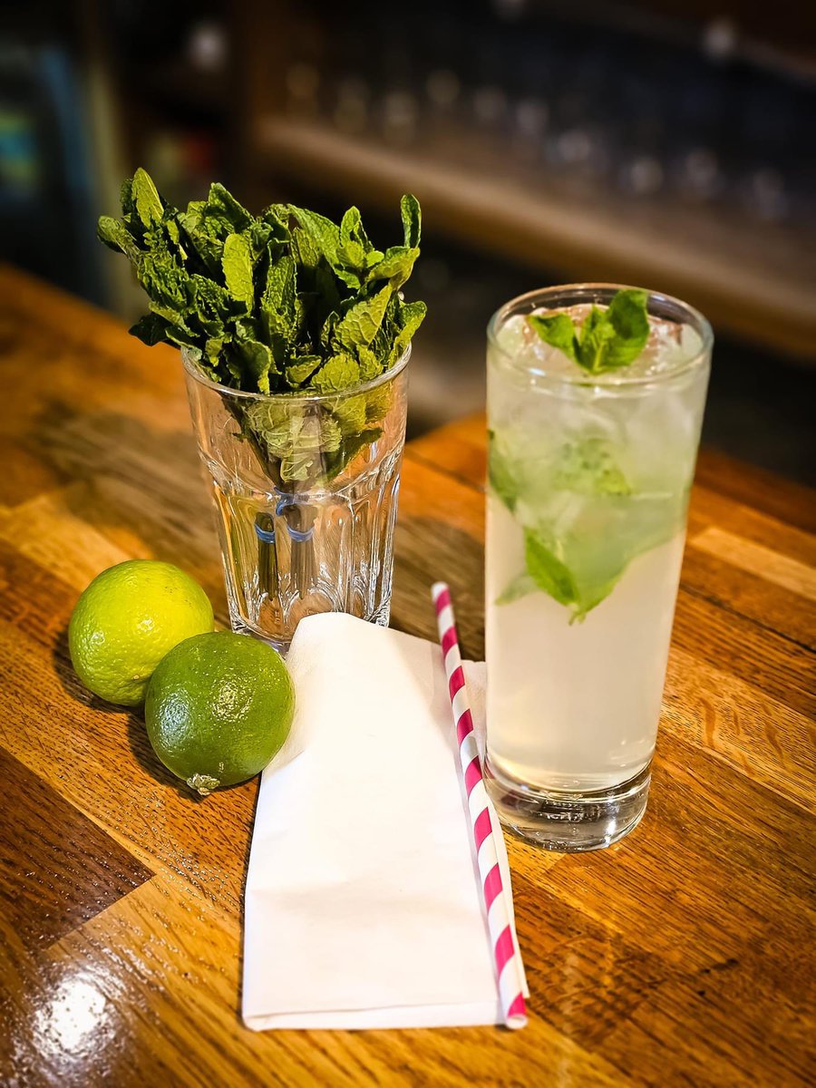 Minty Mojito? 🍸🧊🍹
Dewch lawr i drio y diod adfywiol yma! 
Ar agor tan hwyr heno! 

Minty Mojito? 🍸🧊🍹
Come down to the bar to try this refreshing drink!
Open till late tonight!

@caernarfon360 @VisitCaernarfon @NWalesSocial