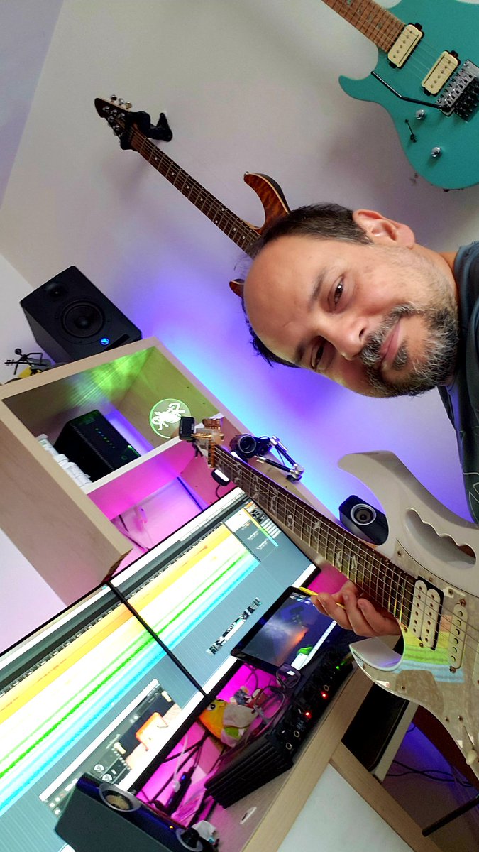 Tracking in Studio R 🎙. 
#electricguitar #guitarmania #homestudio #guitarplayer #dualmonitors #ambientlight #pinklight #ibanezjem7vwh #guitarland #guitartracking #ibanezguitars #ibanezjem #stevevai #guitarist #daw #cubase #whiteguitar