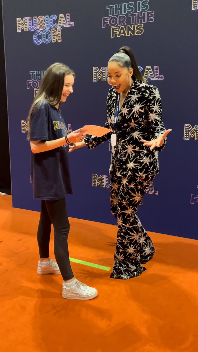 DeathridgeJess's tweet photo. Wow what a great day at #MusicalCon
Can’t wait to do it all again tomorrow 🤩 https://t.co/slHTFRM8Dz
