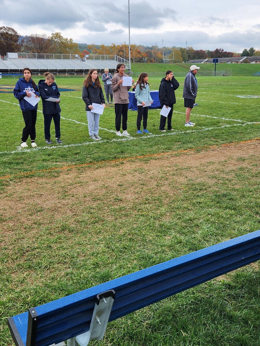 Middletownrun's tweet photo. The guys and girls had a great day at boonsboro yesterday.  Garrett and Gio were 1st team.  Nani, Phoebe, Corrine, Aiden, and Evan were 2nd team.  The girls finished 3rd in Gambrill and the boys tied for 1st losing the tiebreaker to Catoctin.  @Mid_sports, @FrederickSports https://t.co/PgGGoHyo56