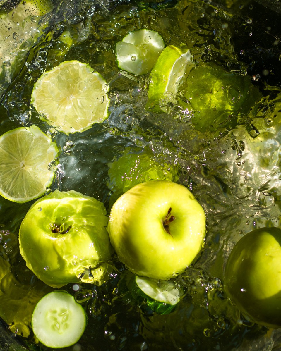 Purifrupy's tweet photo. Purifru Green Reset: Un combinación perfecta que ayuda a depurar y regenerar tu organismo. ¡Dale un efecto detox a tu cuerpo!🍀
Manzana+ Pepino+ Piña+ Kale+ Limón+ Apio+ Jengibre💚
DEPURATIVO | DIGESTIVO | ANTIINFLAMATORIO
#Purifru #NaturalmenteFruta #Coldpressed #GreenReset https://t.co/chcy6pTDdt