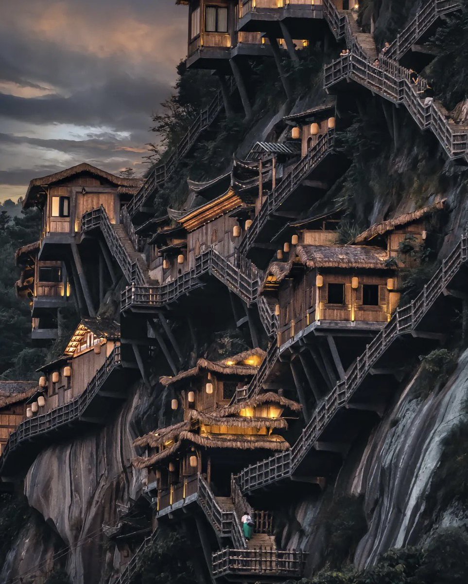 JunsongLin10784's tweet photo. This is not CG, it is a real world. Location: Wangxian Valley, Jiangxi, China. Wangxian Valley means the valley where you can see gods. I am very happy that this is one of the scenes I want to choose. https://t.co/E4v8swoGx1