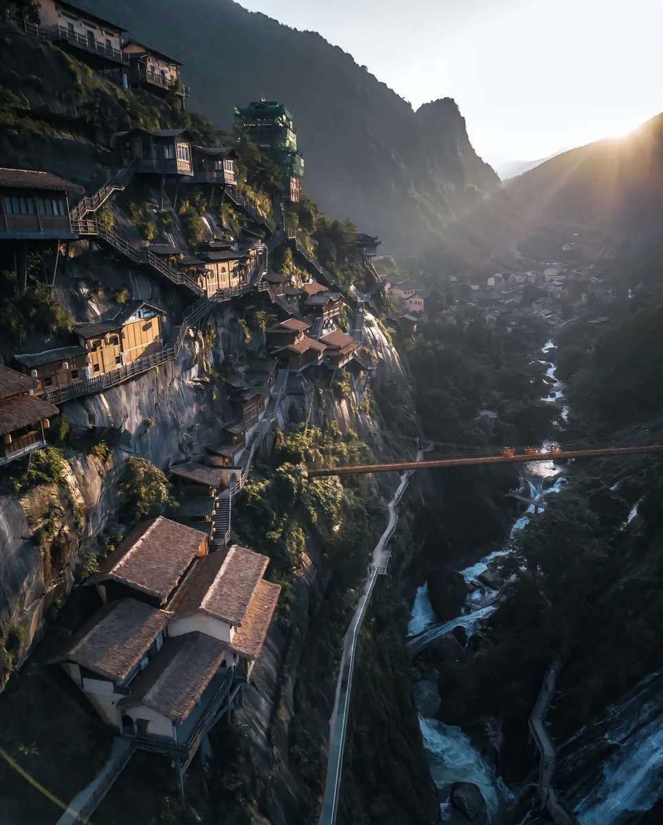 JunsongLin10784's tweet photo. This is not CG, it is a real world. Location: Wangxian Valley, Jiangxi, China. Wangxian Valley means the valley where you can see gods. I am very happy that this is one of the scenes I want to choose. https://t.co/E4v8swoGx1