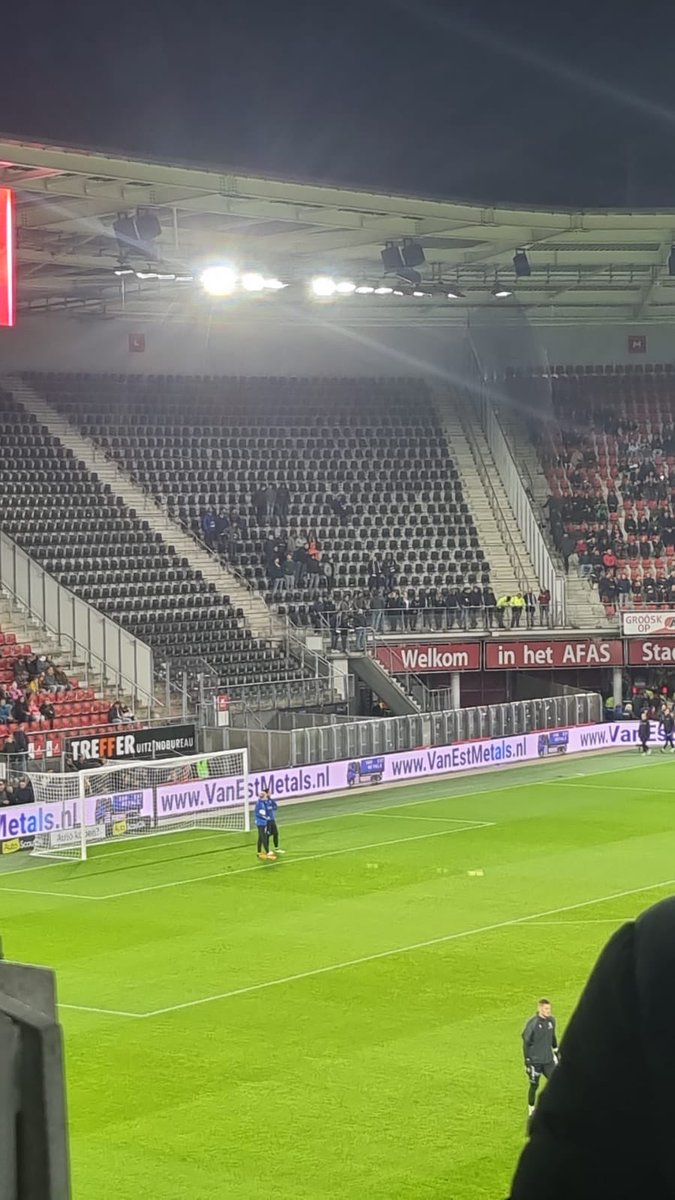 Dennis (@dd3b) on Twitter photo Hey <a href="/scHeerenveen/">sc Heerenveen</a> wat doen die fanatieke uitsupporters daar? Lijkt me wel een flinke collectieve straf waard hè! Zo’n klein groepje, dat moeten wel ekte ekte boefjes zijn! /s #stopcollectievestraffen #normalisatie #azSCH Hey <a href="/scHeerenveen/">sc Heerenveen</a> wat doen die fanatieke uitsupporters daar? Lijkt me wel een flinke collectieve straf waard hè! Zo’n klein groepje, dat moeten wel ekte ekte boefjes zijn! /s #stopcollectievestraffen #normalisatie #azSCH