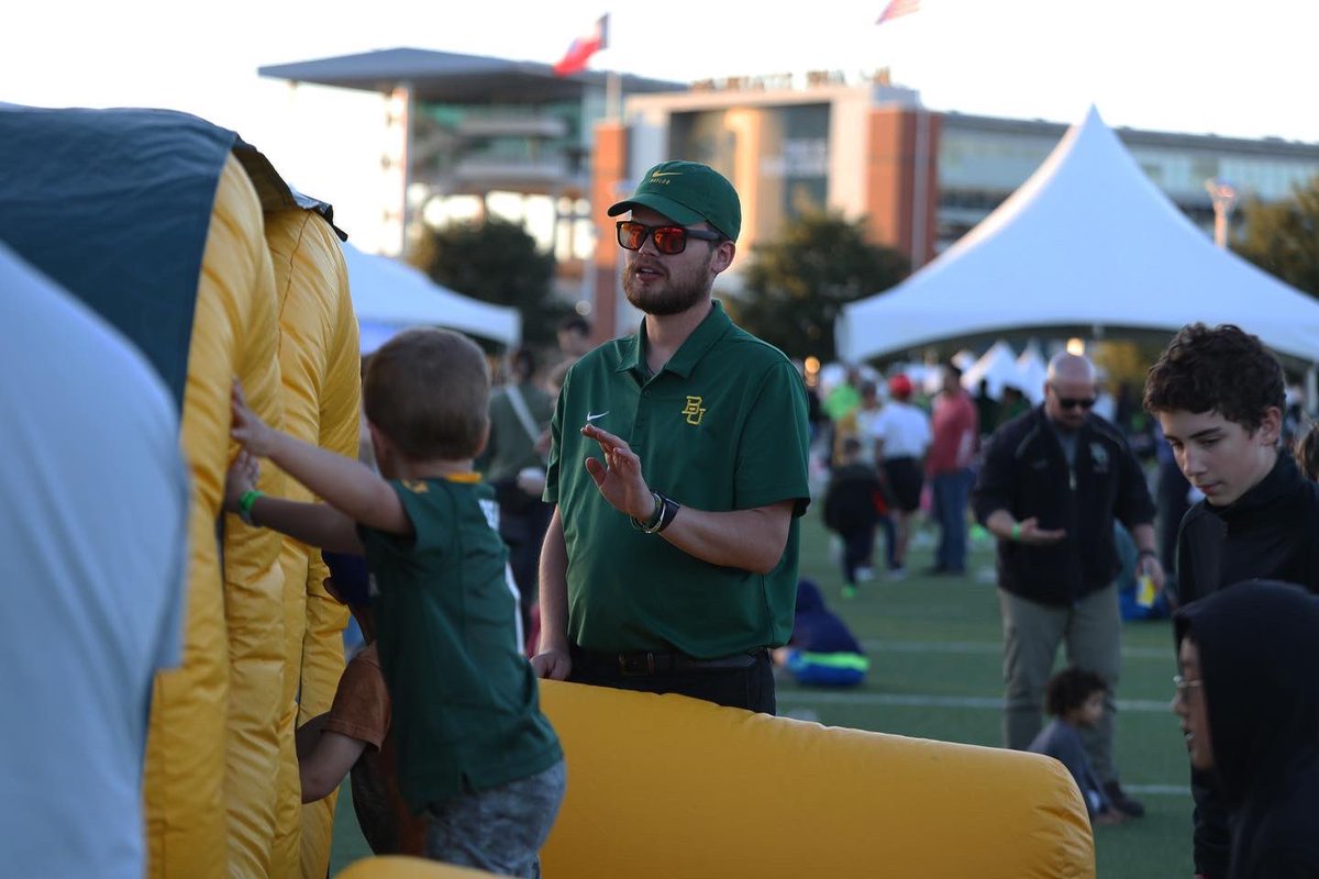 McLaneStadium's tweet photo. 1️⃣ week since @Baylor ‘Faculty & Staff Appreciation Night’ was hosted at McLane Stadium & #TouchdownAlley
We hope everyone had an incredible evening! Thank you for everything you do for the Baylor Family! 🫶🐻
#SicEm #VisitMcLane #ThisIsBearCountry https://t.co/KcgrYnsvvw