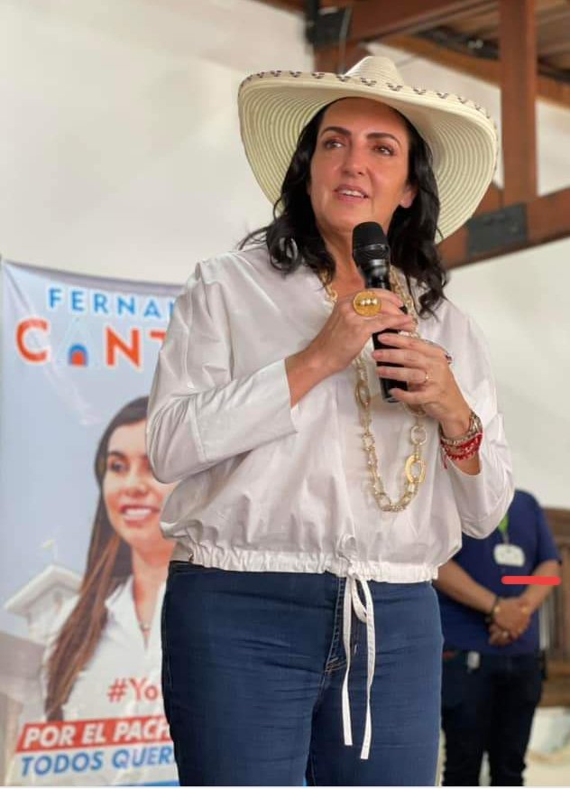 zuleta_gallego's tweet photo. Díganme si ø no que tiene talla para que sea nuestra presidenta..??? https://t.co/Bx3nBcDjBY