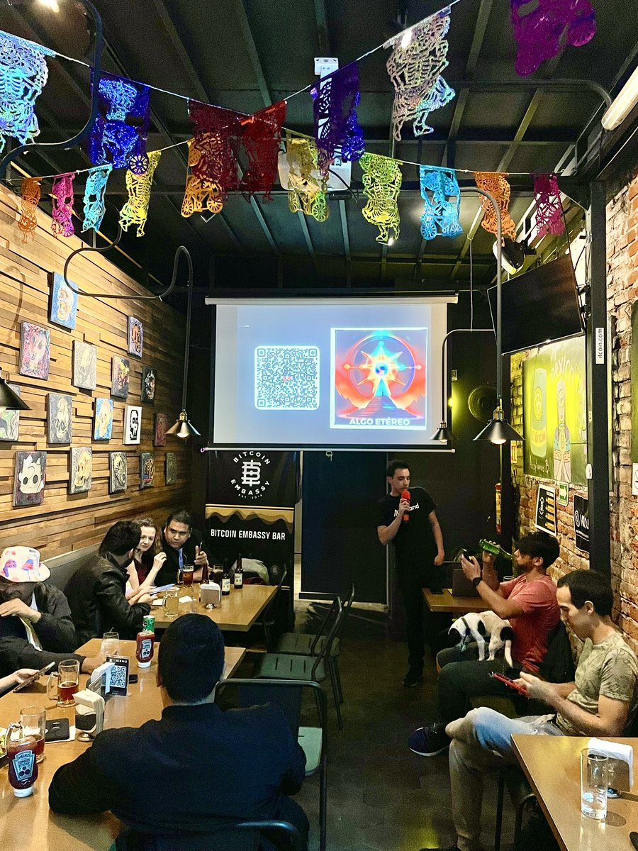 mxweb3's tweet image. Ayer tuvimos el meetup Algo Etéreo en conjunto con @AlgorandEs y @TheBAFNetwork en el @bitcoinemb . Hablamos sobre como necesitamos seguir construyendo y promoviendo proyectos de valor. Let’s keep building! #mxweb3