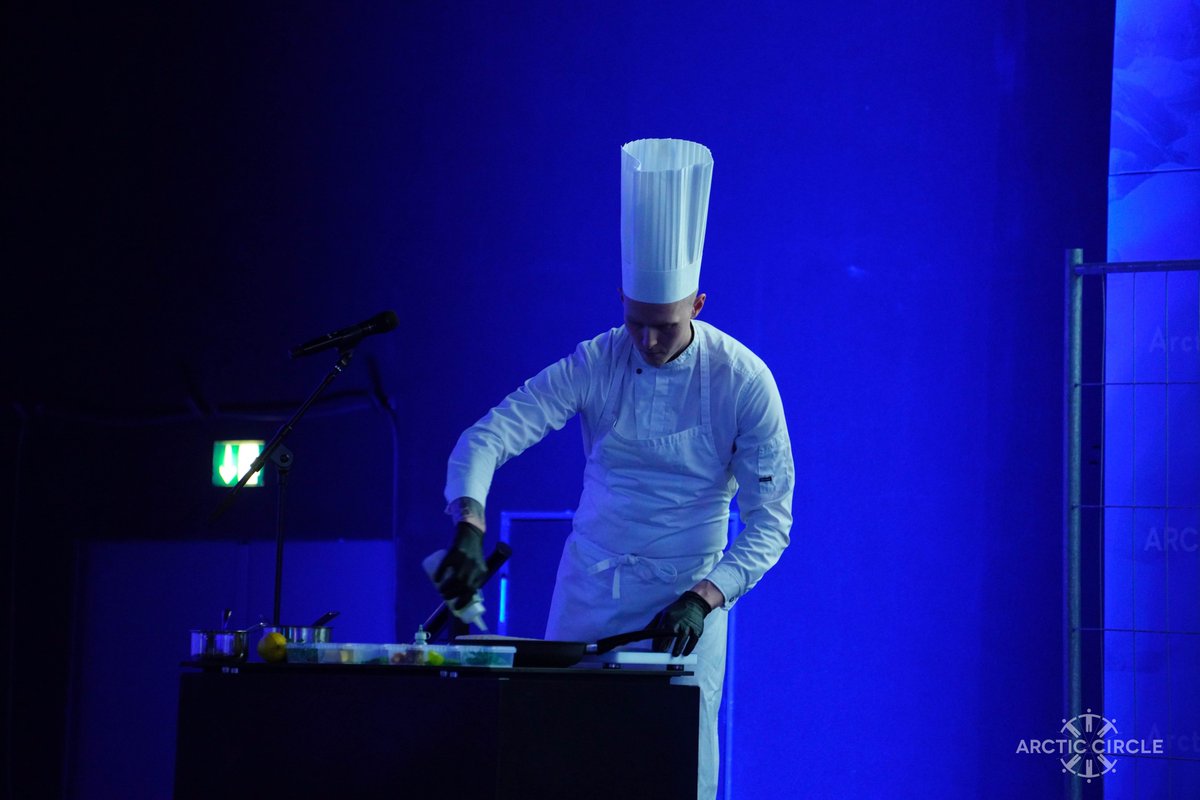 arcticcircleorg's tweet photo. The Show!
From the Tundra to the Louvre: Arctic Arts and Design 👏 Fashion, music, dance, architecture, films, industrial design and more 📷🥳 https://t.co/H6ngaDIa73
