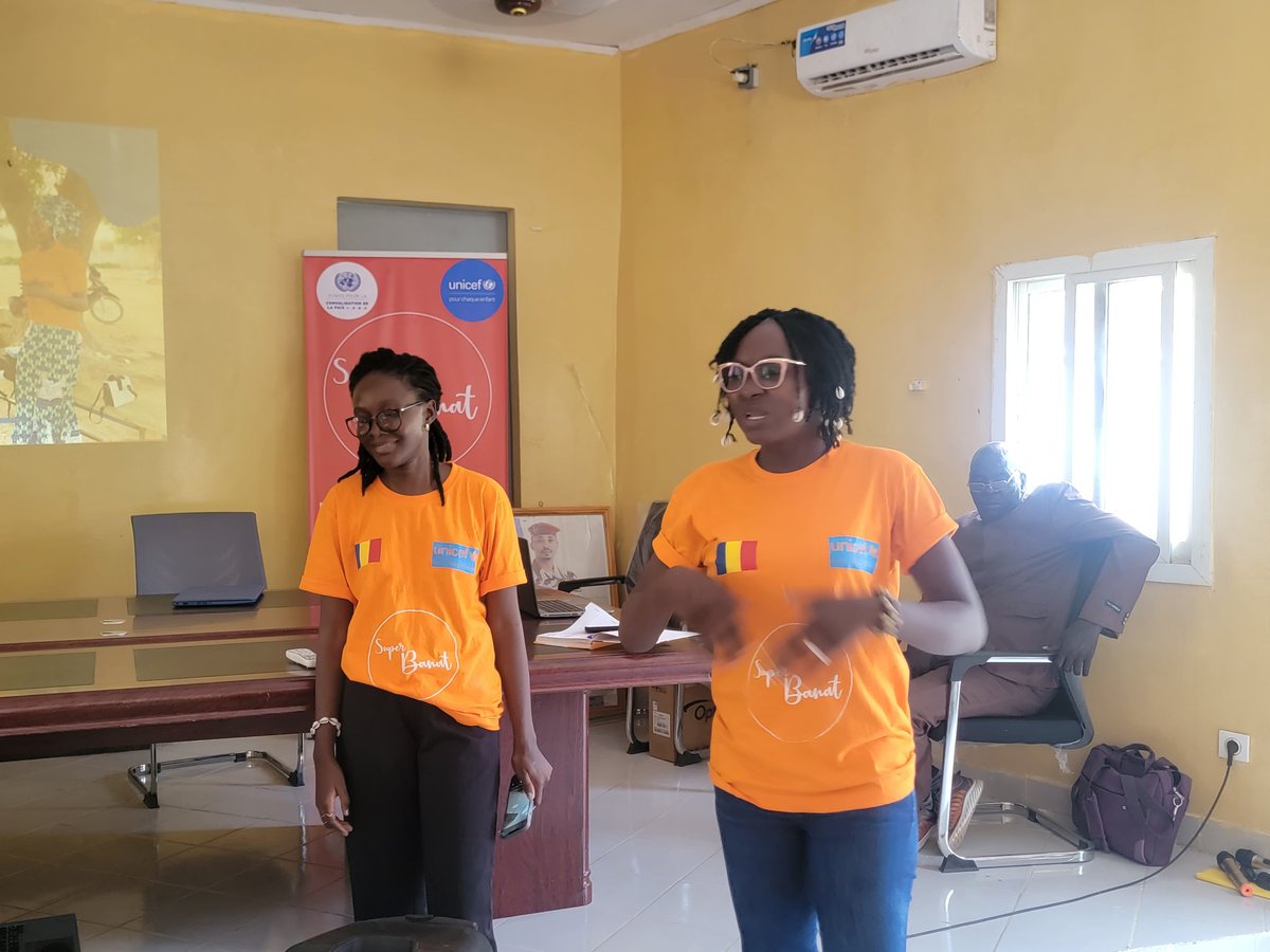 Nancy_ndallah's tweet photo. A Bongor j'ai participé à une formation des #SuperBanat (filles modèles) sur les #VBG, la #santésexuelle, l'engagement et la #com
Ce sont 30 jeunes filles inspirantes et motivées que j'ai eu l'immense opportunité de rencontrer.
@UNICEFChad 
@PBFChad https://t.co/svPOYpFflb