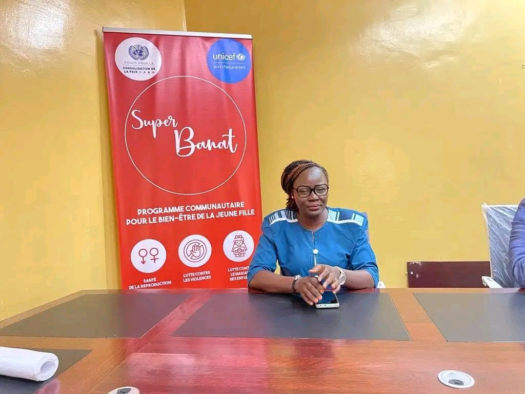 Nancy_ndallah's tweet photo. A Bongor j'ai participé à une formation des #SuperBanat (filles modèles) sur les #VBG, la #santésexuelle, l'engagement et la #com
Ce sont 30 jeunes filles inspirantes et motivées que j'ai eu l'immense opportunité de rencontrer.
@UNICEFChad 
@PBFChad https://t.co/svPOYpFflb