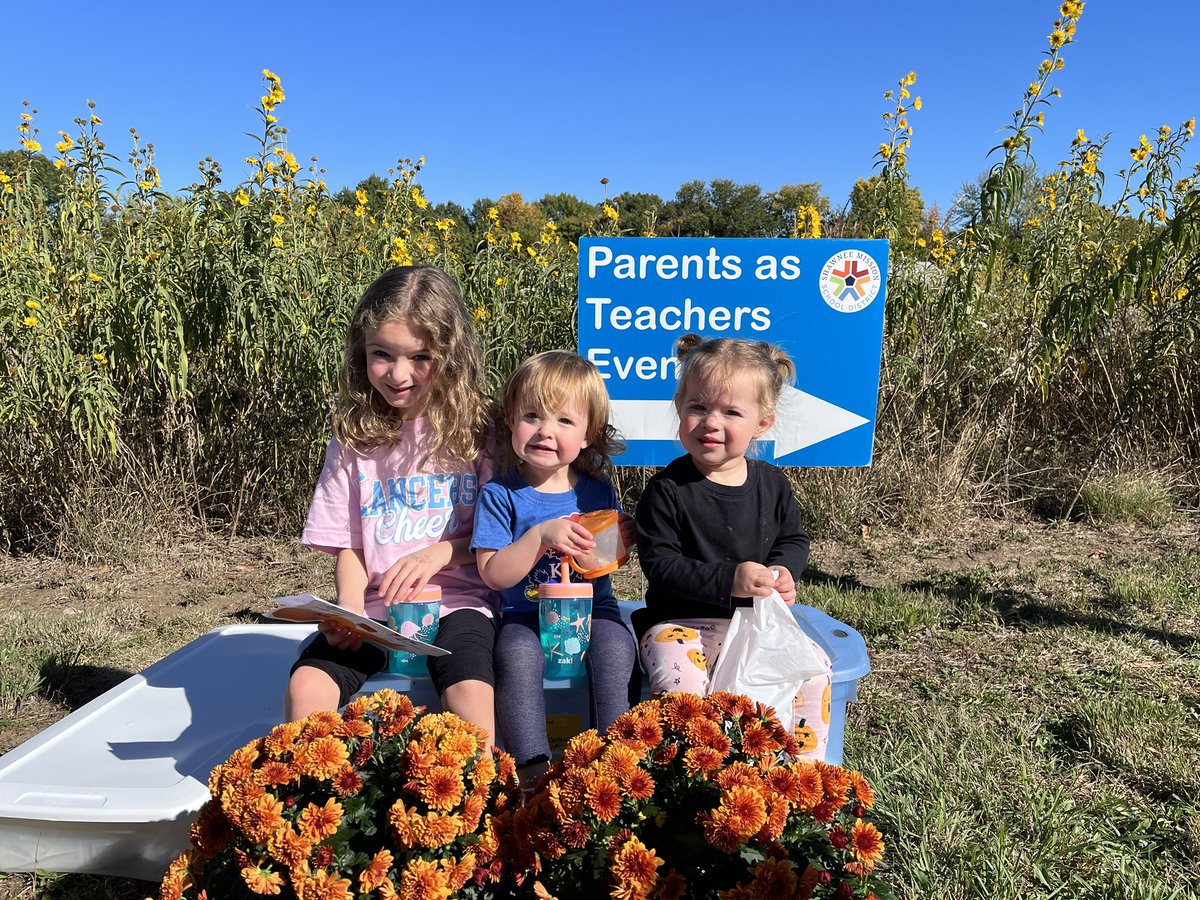 SABehrens's tweet photo. A fun morning at the @theSMSD Parents as Teachers Fall Scavenger Hunt! https://t.co/VN6qnLfQlh