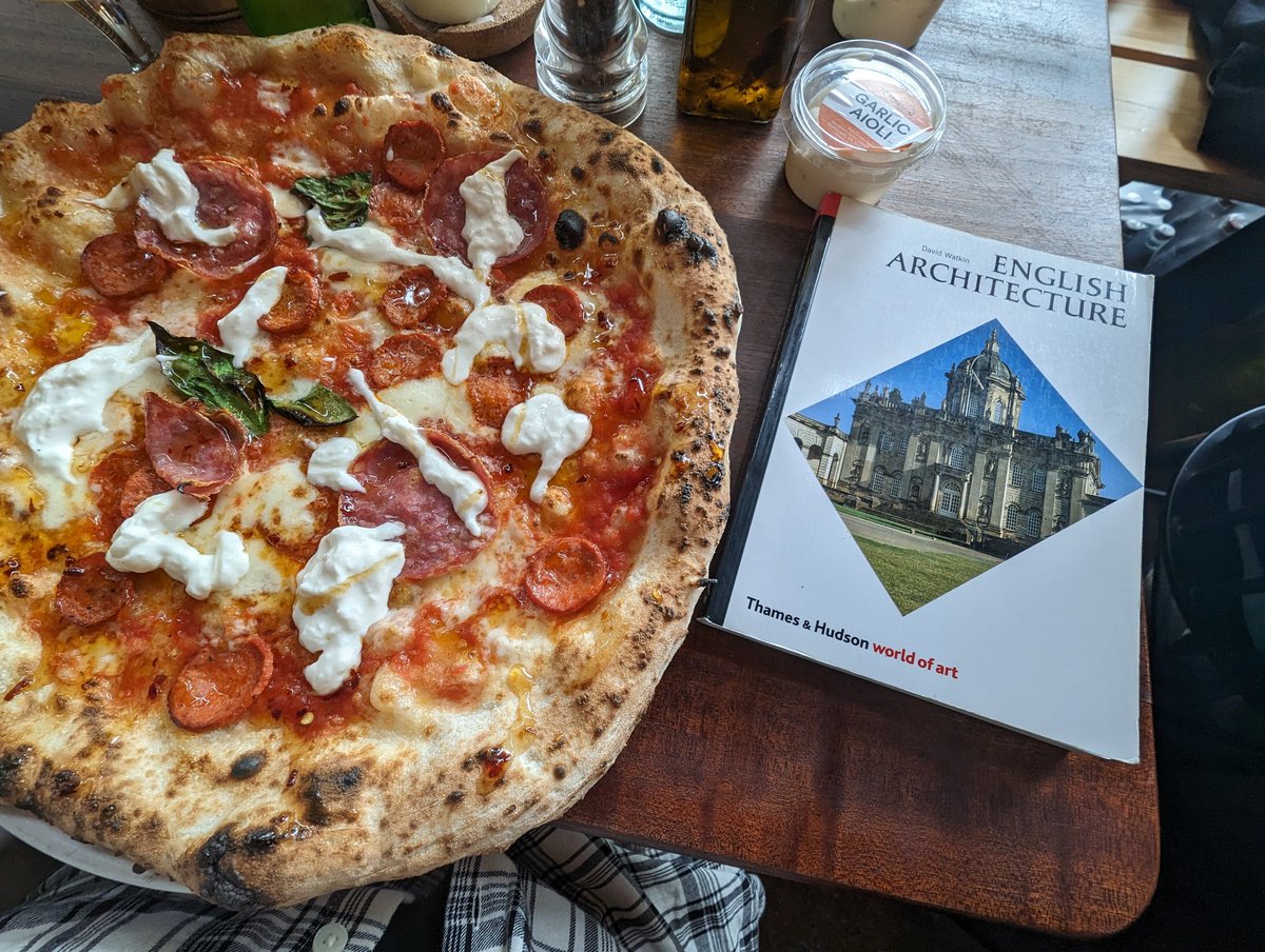 ClareC_Chapman's tweet image. If anything was going to tempt me out of the house today it was @wearerudyspizza &amp;amp; @OxfamBookshops 🍕 #StormBabet #Headingley