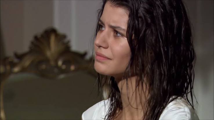 WinstonLighht's tweet photo. Nihal tek nefeste sönüverecek bir çiçek peki ya Bihter ?  #AşkıMemnu https://t.co/jnAMYslZnF