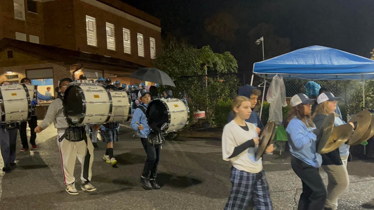 RPD values our strong connection with the community. Last night, RPD members including a captain, sergeant, and officers, visited the Suffern Homecoming Football Game. Despite the the weather, it was a nice turnout and a great connection with our school based community. #Cpop