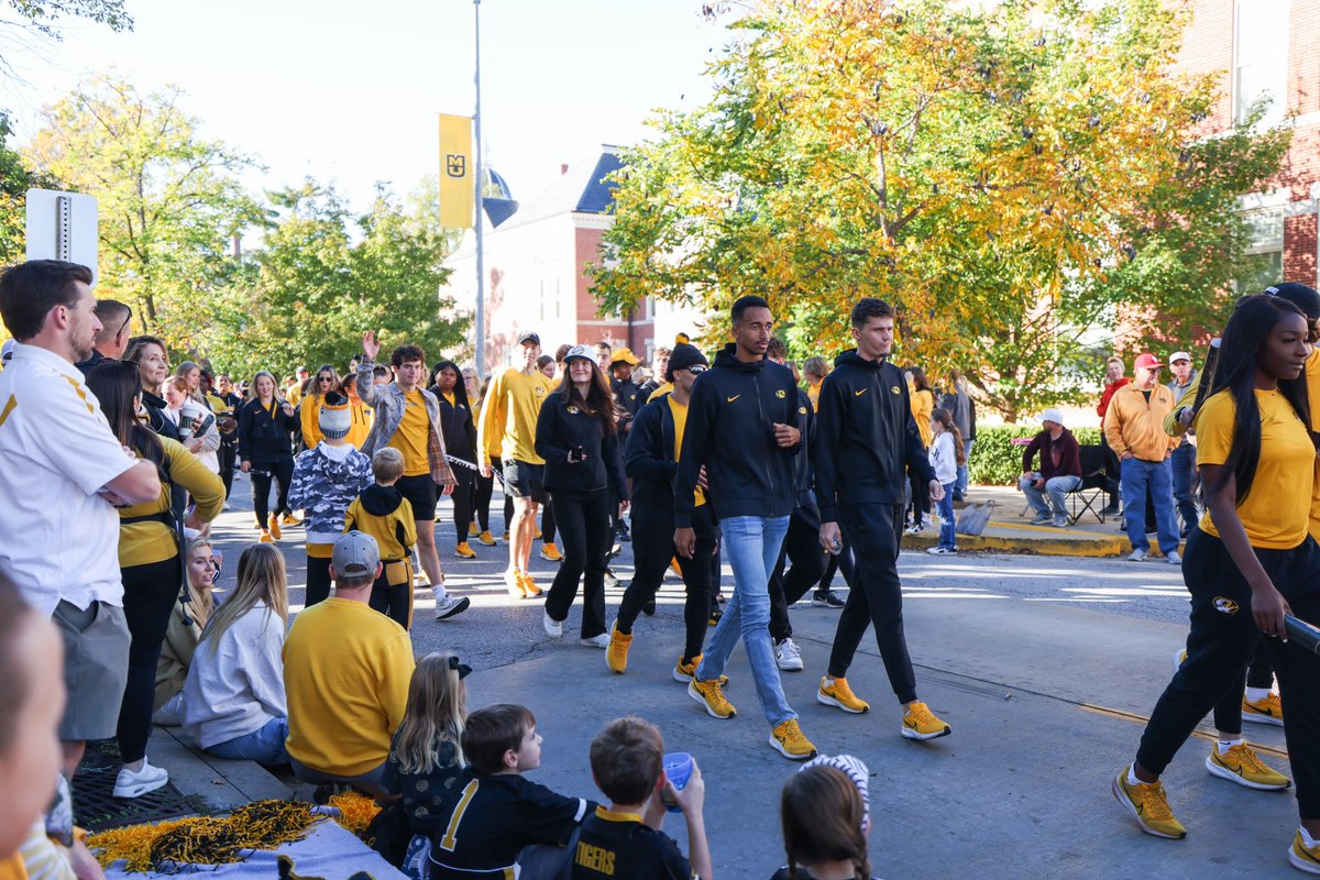 MizzouTFXC's tweet image. Welcome home, Tigers! 🐯