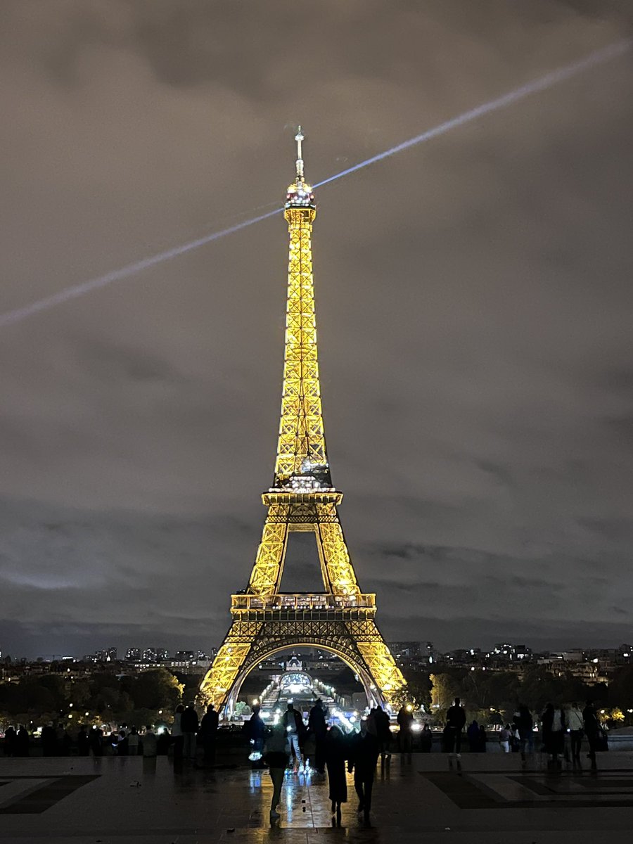 gingill12's tweet photo. Great few days in #Paris #Sport #sightseeing #walking and a few  cheeky cocktails. https://t.co/suN0BuULpP