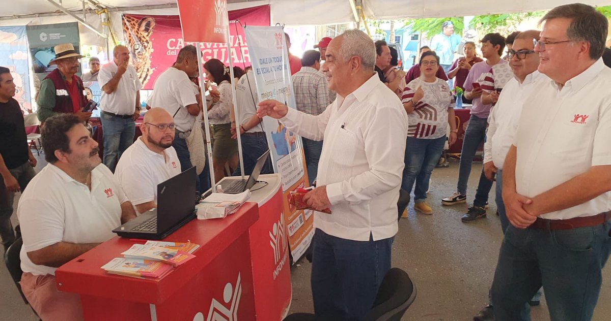 llanz2000's tweet photo. En la Caravana del Jaguar, acercamos los servicios del @Infonavit, a los habitantes de la Colonia Revolución de esta ciudad de Campeche, #MejoravitRenueva #MejoravitaRepara #MejOraSí #ResponsabilidadCompartida #MujerInfonavit
#CaravanadelJaguar @LaydaSansores https://t.co/mw8PZGGEVT