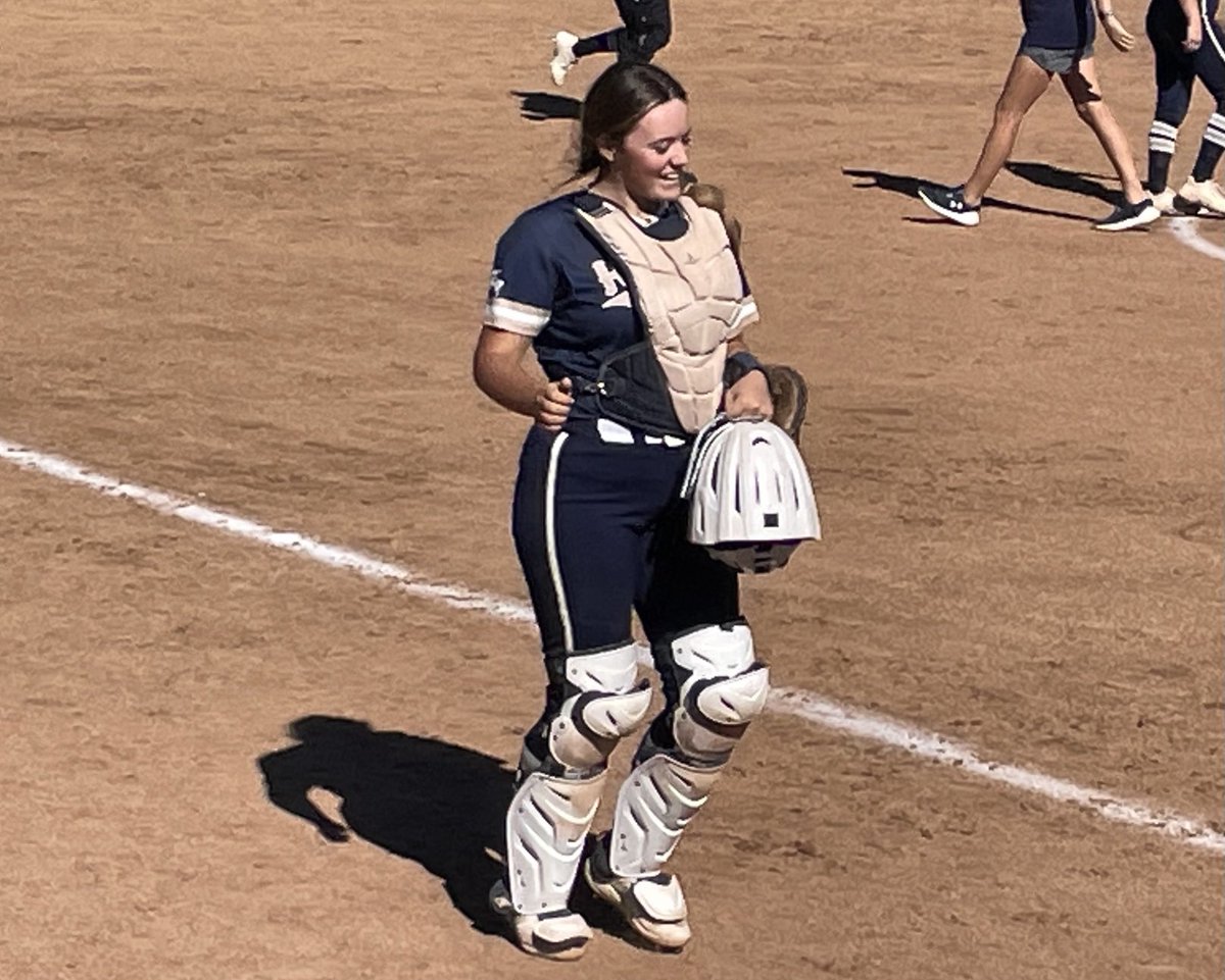 Kendyll Rackers just drilled a solo HR for ⁦<a href="/HeliasSoftball/">Helias Catholic Softball</a>⁩! Crusaders lead 4-1, now in the 6th.