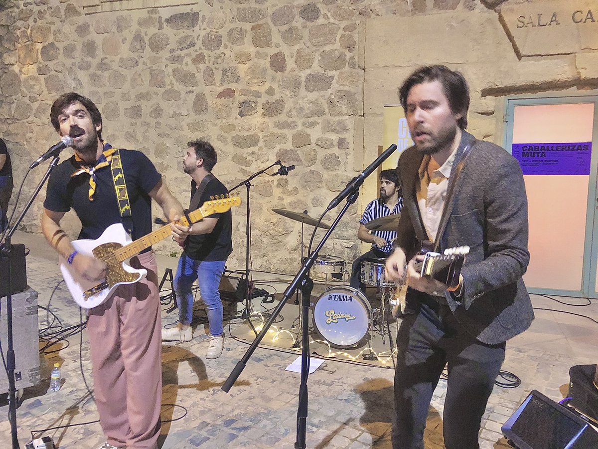 fneirad's tweet photo. En el #BigUp de Murcia siempre hay hueco para la magia y la chispa ha prendido este año por cortesía de los adorables LADMIRO, power pop a la madrileña con guiños a los Beatles, acordes disonantes, grandes voces y estribillos matadores. Piensan en grande y se merecen lo mejor 😻 https://t.co/OLhH8q74pJ