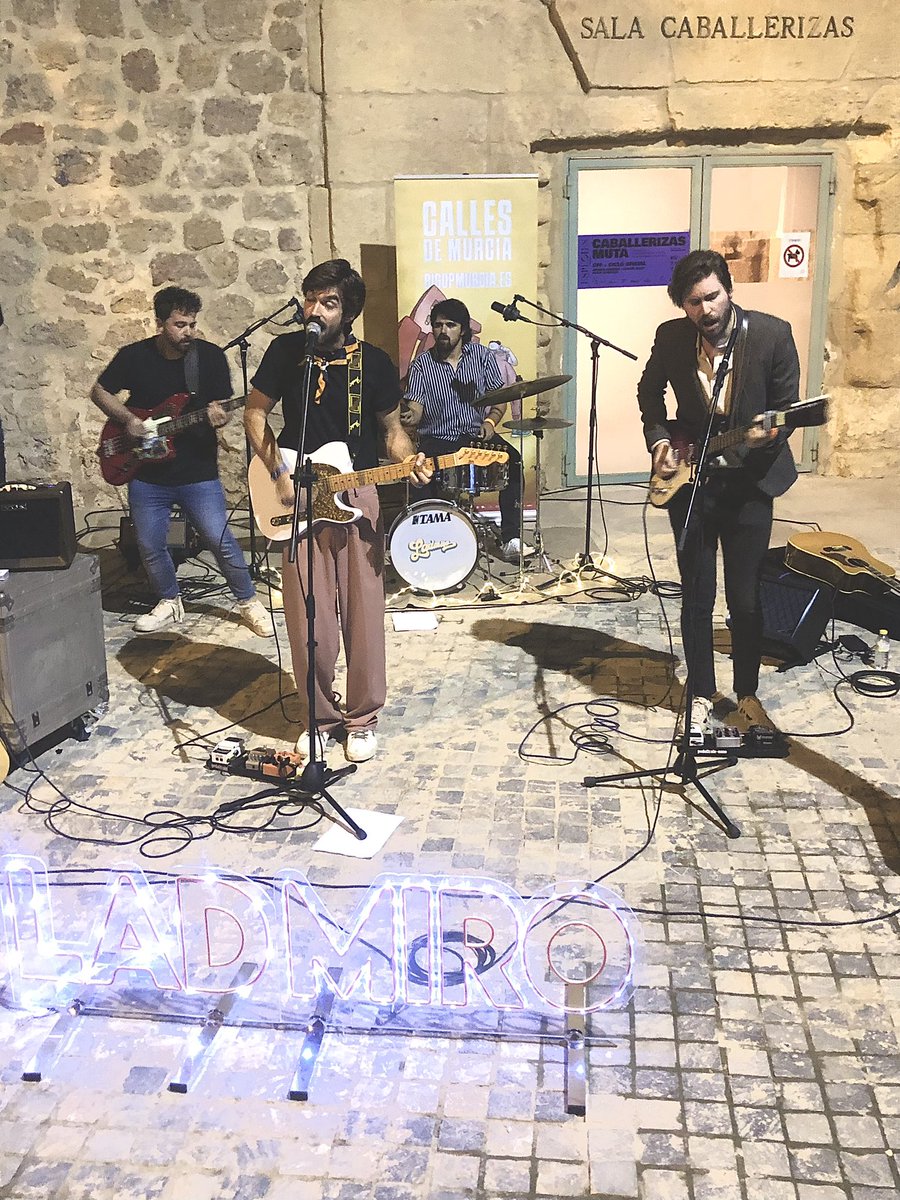 fneirad's tweet photo. En el #BigUp de Murcia siempre hay hueco para la magia y la chispa ha prendido este año por cortesía de los adorables LADMIRO, power pop a la madrileña con guiños a los Beatles, acordes disonantes, grandes voces y estribillos matadores. Piensan en grande y se merecen lo mejor 😻 https://t.co/OLhH8q74pJ