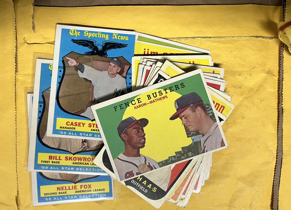 Oregarus's tweet image. Amazing #Mailday care of @RyansVintageCA. Brings my #1959Topps #setbuild to 87.9%. Thank you Ryan for all the help, these sets don’t build themselves. I love my #HobbyFamily. #SetBuilding #SetBuilder #Topps