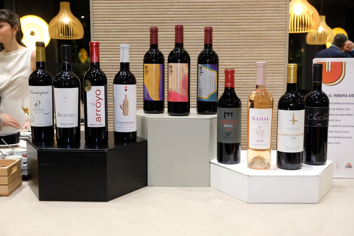 El compromiso de #RiberadelDuero por la cultura lo comparten todas y cada una de nuestras bodegas.

Ellas son los verdaderos mecenas de <a href="/SEMINCI/">SEMINCI | Festival de Cine</a>.

¡Gracias, <a href="/VinoFuentespina/">Bodegas Fuentespina</a> <a href="/BodegasNEO/">Bodegas NEO</a> <a href="/TintoArroyo/">Tinto Arroyo</a> <a href="/martinberdugo/">Martín Berdugo</a> <a href="/BodegasResalte/">Resalte de Peñafiel</a> <a href="/BodegasNabal/">Bodegas Nabal</a> #PiedrasDeSanPedro y <a href="/SeiBodegas/">Sei Solo Bodegas y Viñedos SL.</a>!