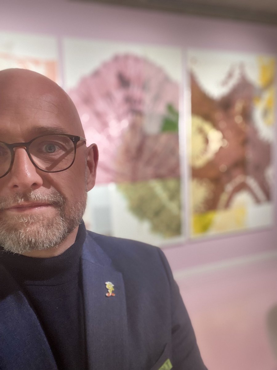 steenkokmadsen's tweet photo. Efter en behagelig middag på “Gustav Lind”, som er restauranten på #trapholt - cocktailtid! https://t.co/EXHj89IvqH