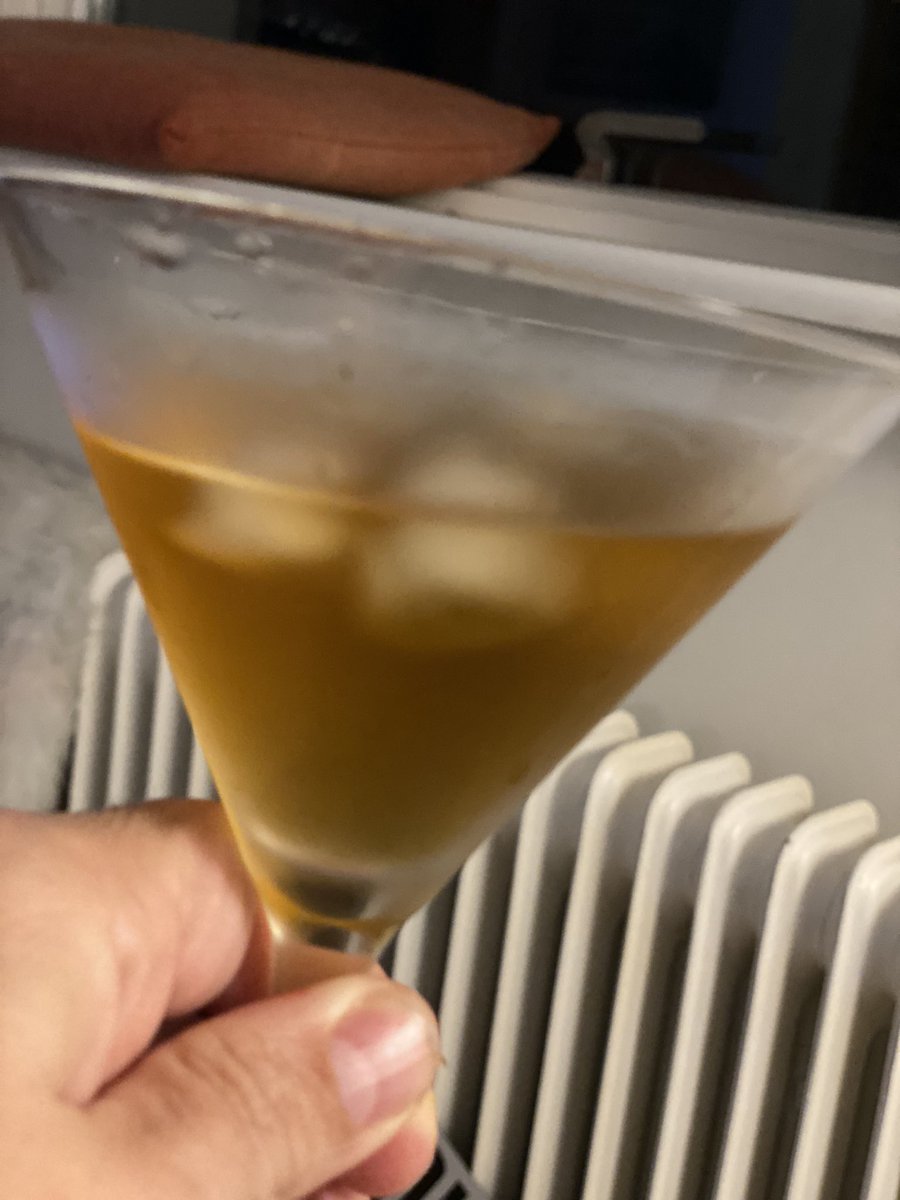 steenkokmadsen's tweet photo. Efter en behagelig middag på “Gustav Lind”, som er restauranten på #trapholt - cocktailtid! https://t.co/EXHj89IvqH