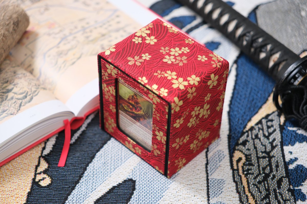 KakapopoTCG's tweet photo. The Shogun in a Blood Blossom Kimono. Fits 100 double-sleeved cards.
https://t.co/il39BKtTtp

#deckbox #tcg #edh #mtgcommander #mtg #fabtcg #pokemontcg #ptcg #magicthegathering #edhdeckbox #mtgdeckbox #fabdeckbox #commanderdeckbox #tcgdeckbox #pokemondeckbox https://t.co/PJA2AkQA7r