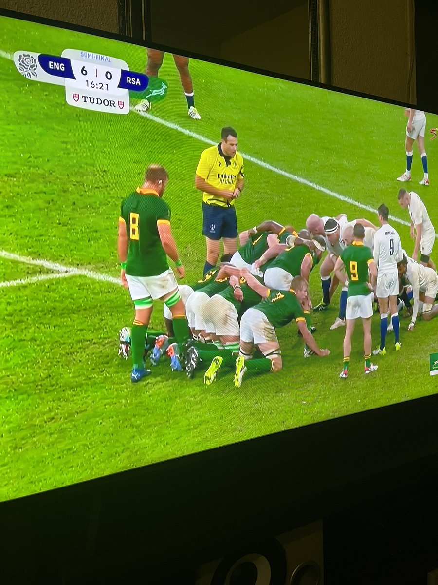 thtso's tweet image. #RSAvsENG it’s a difficult one today, the ref and the pressure 🙇🏽‍♀️🙇🏽‍♀️🙇🏽‍♀️