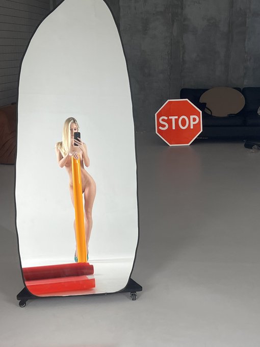 there was a photo shoot today https://t.co/8IrEc9QdHH<a href="/tag/chaturbate"class="tags"><span>#chaturbate</span></a>