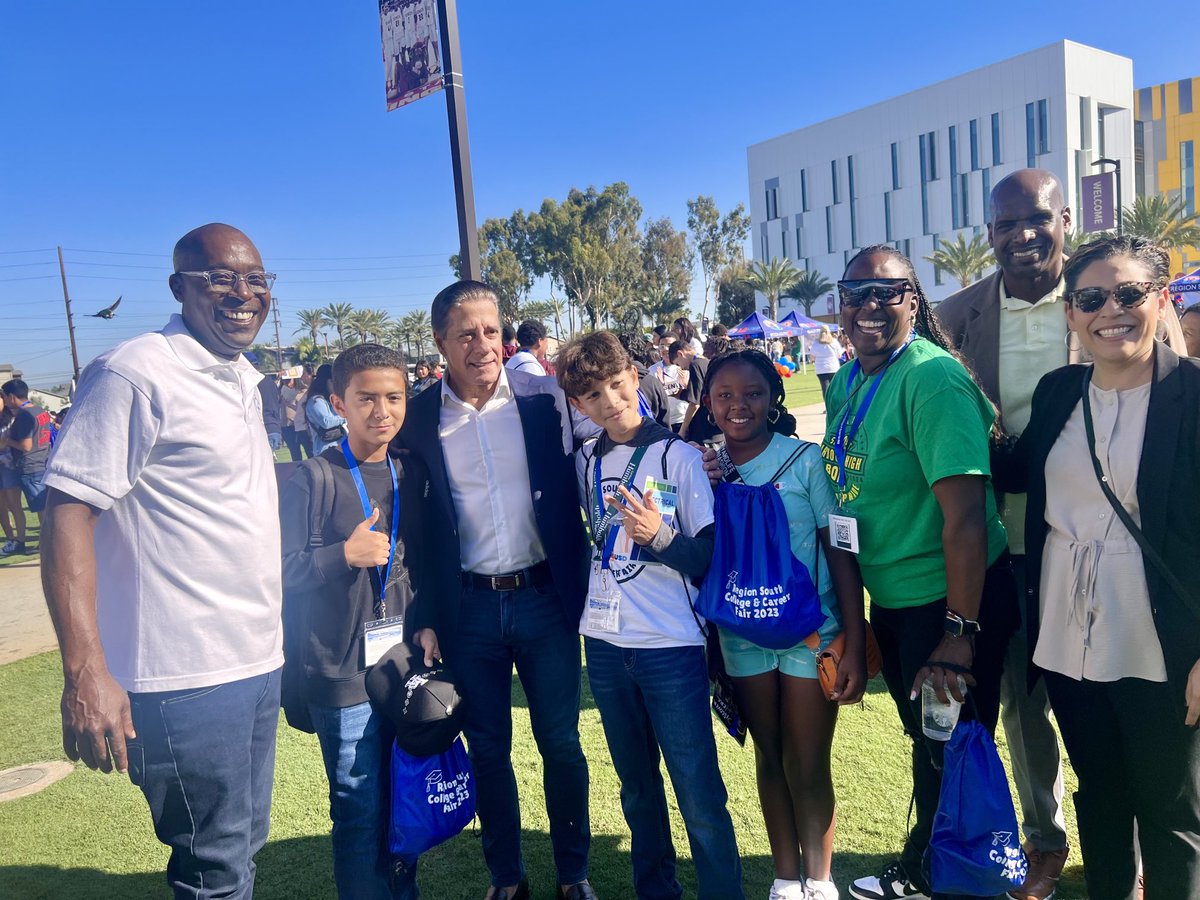 LAUSDSup's tweet photo. It's a beautiful and inspiring day at the @LAschoolsSouth College &amp; Career Fair to witness how we champion multiple pathways in college and career readiness for all students. #AcceleratingSuccess https://t.co/lFk0jBX1DU