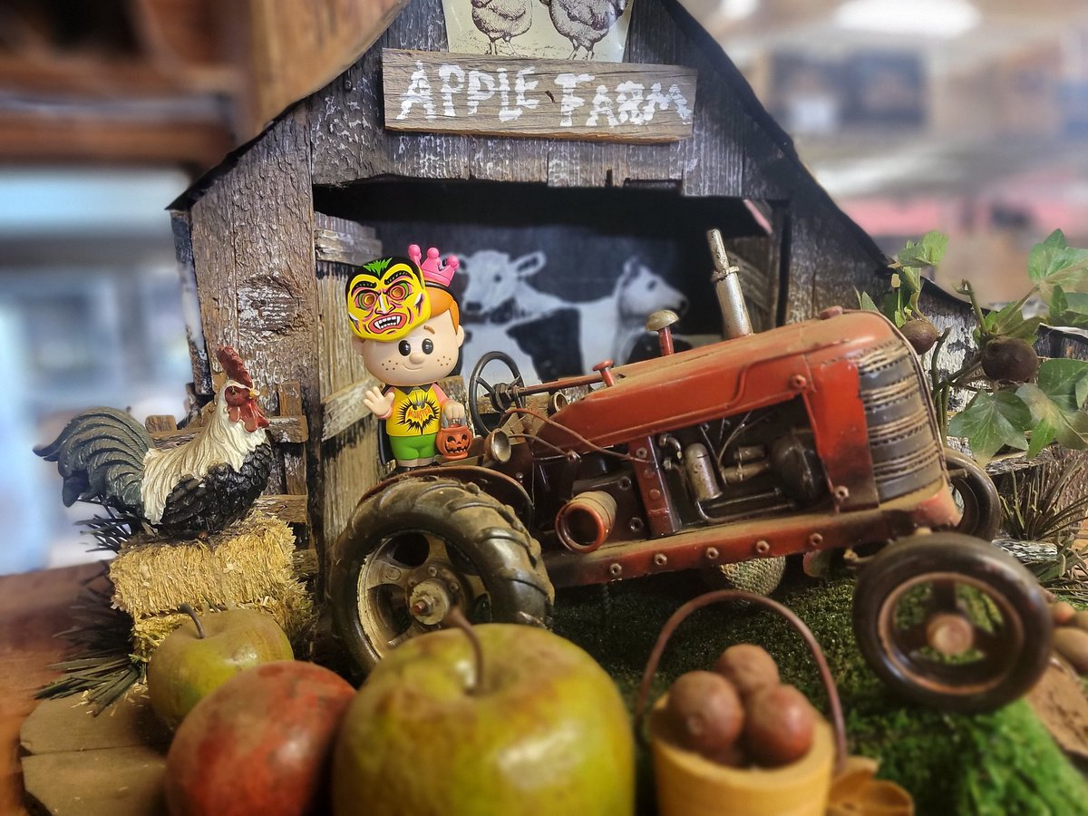 #FreddyFunko enjoying #AppleHill #FunkoSODASaturday #FunkoSODA #SODAchase #Funko #FunkoFunatic #TheBoard #FFH #MyFunkoStory #FunaticOfTheWeek #FOTW #NYCC #ConExclusive #TrickOrTreat #Halloween #OneCanMagic @OriginalFunko