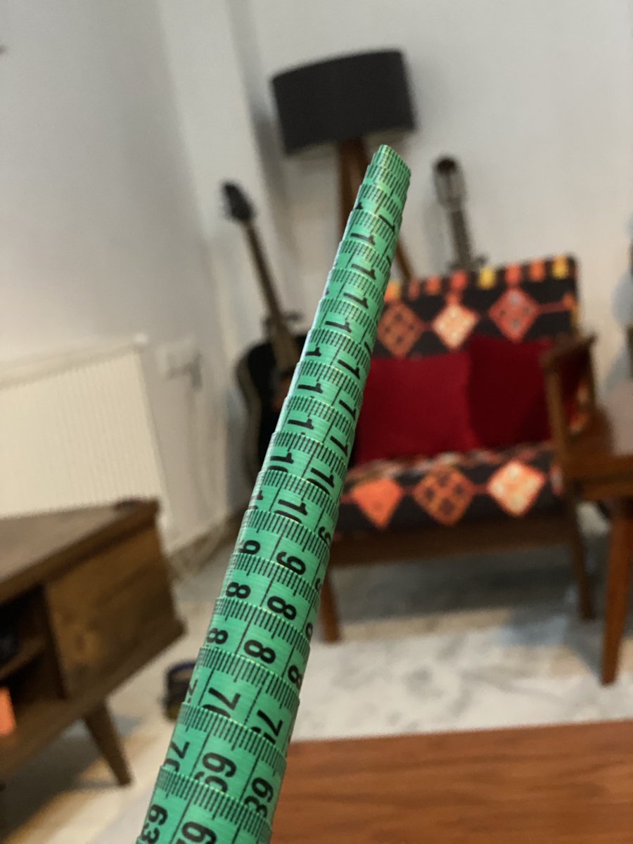 micrograph_me's tweet image. اگه تا متر خیاطی میوفته دستت این شکلیش میکنی بگو تا احساس تنهایی نکنم