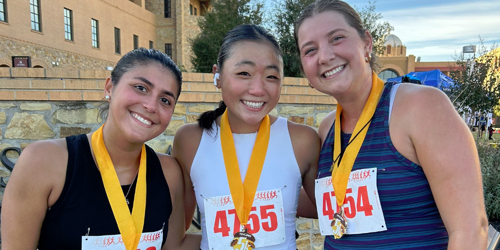 SA_Sports's tweet photo. What a beautiful day for a 5K and 1 K! So many families and friends running or walking (or both) in the Fit Family Challenge Fall 5K pres. by Ancira &amp; 1K pres. by Gonzaba Medical at Texas A&amp;M San Antonio. https://t.co/IuyEy1nESc