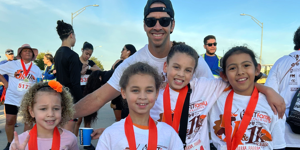 SA_Sports's tweet photo. What a beautiful day for a 5K and 1 K! So many families and friends running or walking (or both) in the Fit Family Challenge Fall 5K pres. by Ancira &amp; 1K pres. by Gonzaba Medical at Texas A&amp;M San Antonio. https://t.co/IuyEy1nESc