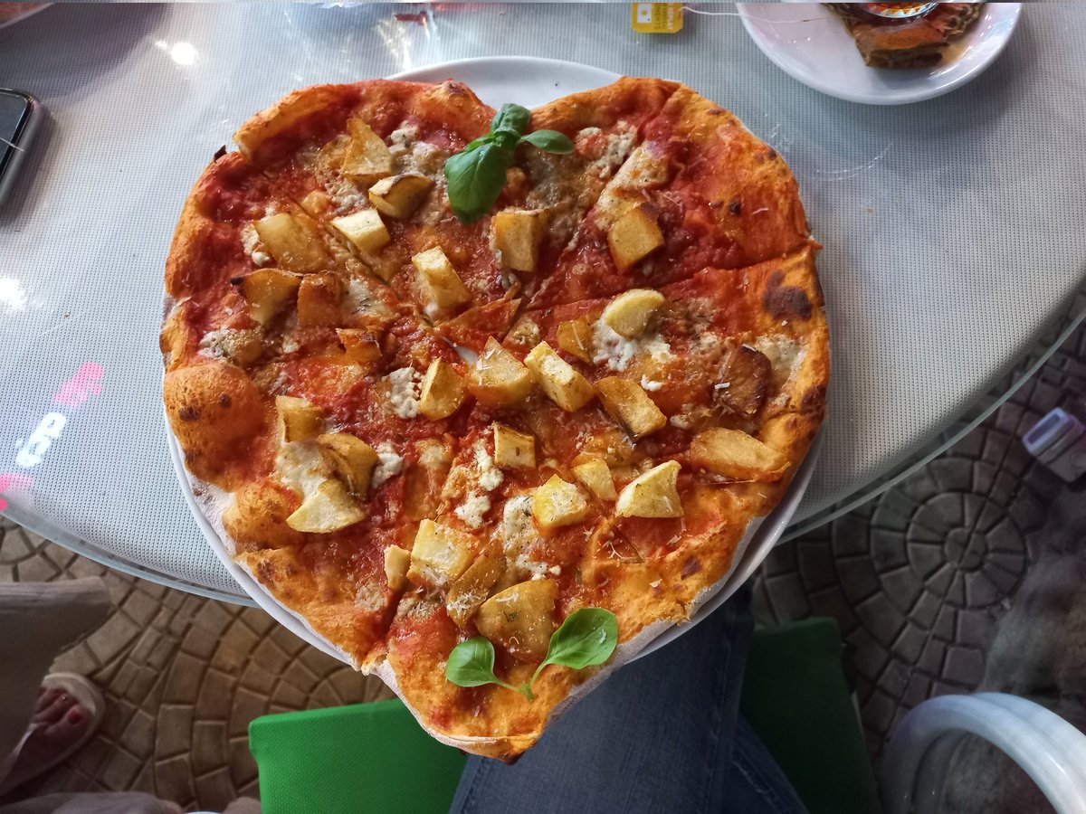 Pizza con patate arrosto perché in 
Egitto siamo differenti

Pls. non mi bloccate!
#21ottobre #Sharm