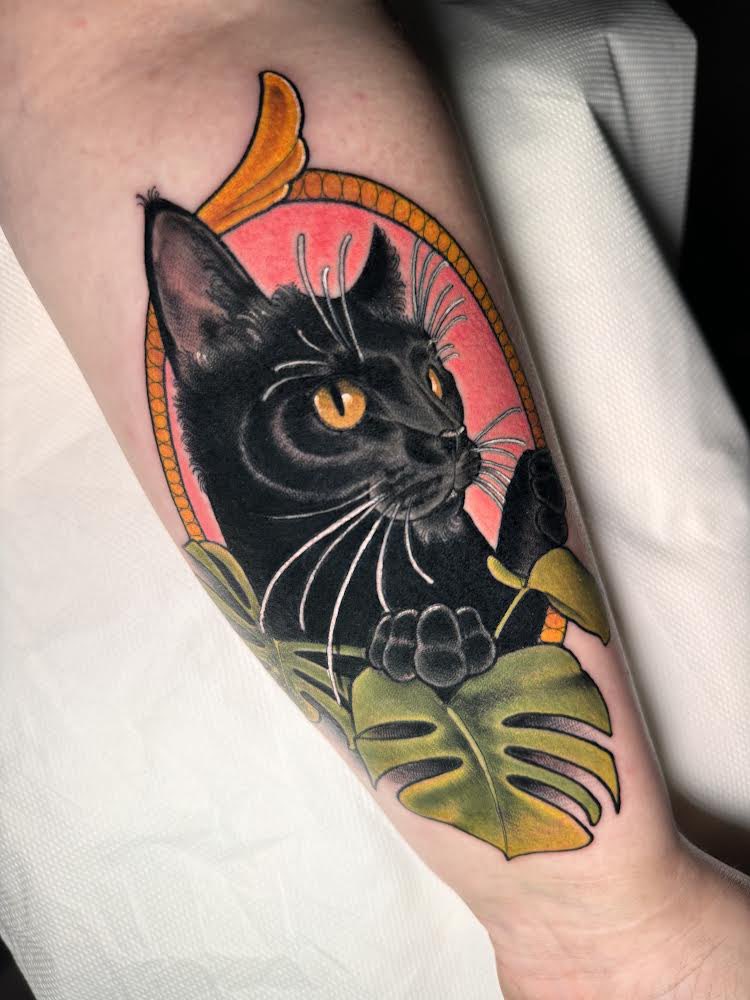 Got a tattoo of my cat that died. Here’s Mogwai, he’s perfect (by Paula Castle) 🖤