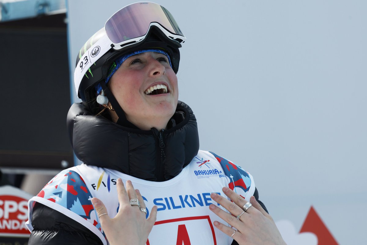 Starting the season how she means to go on: on the podium ✨ Mia Brookes bags BRONZE in the first snowboard Big Air World Cup of the year 🥉